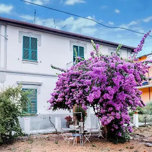 Appartement Casa Elegante In Mezzo Al, La Spezia